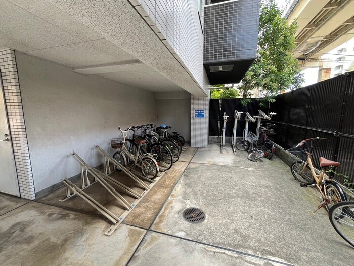 物件外観写真3　(駐輪場)