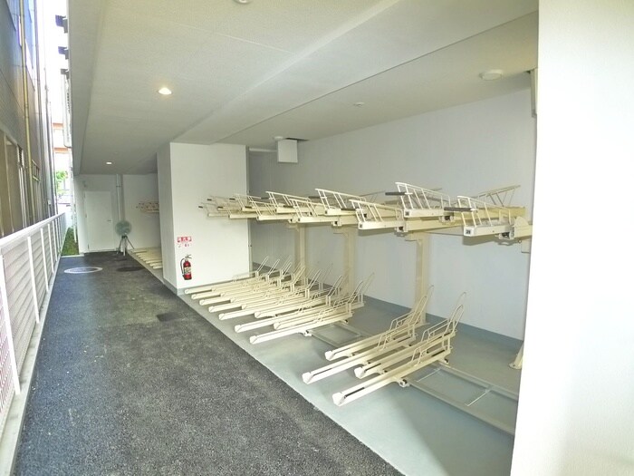 物件外観写真4　(駐輪場)