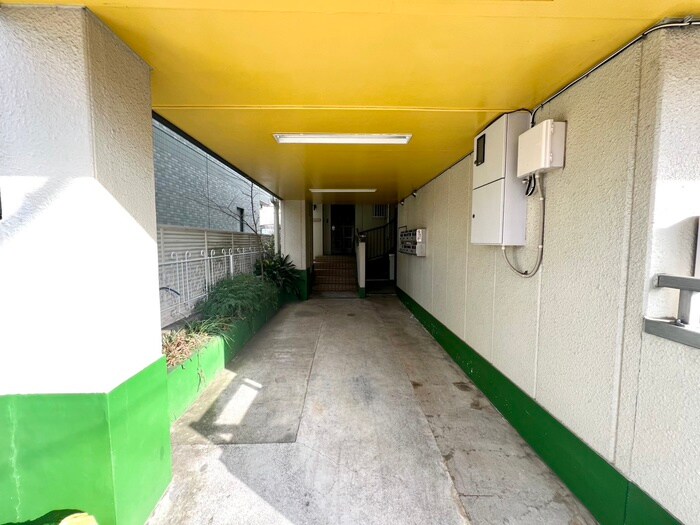 物件外観写真5　(エントランス部分)