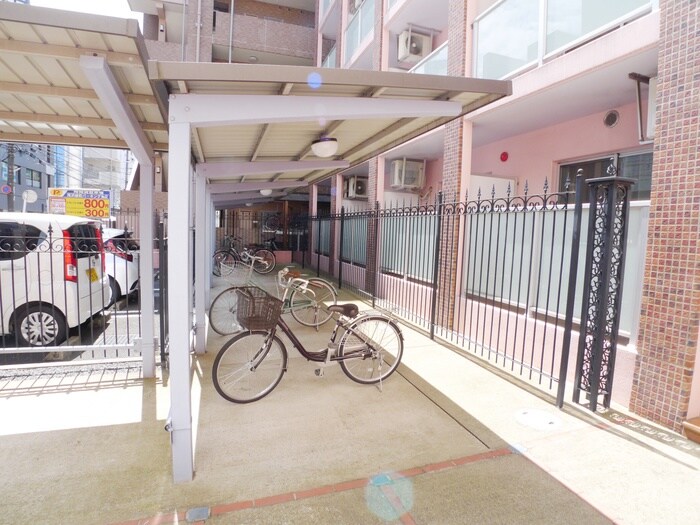 物件外観写真4　(駐輪場)