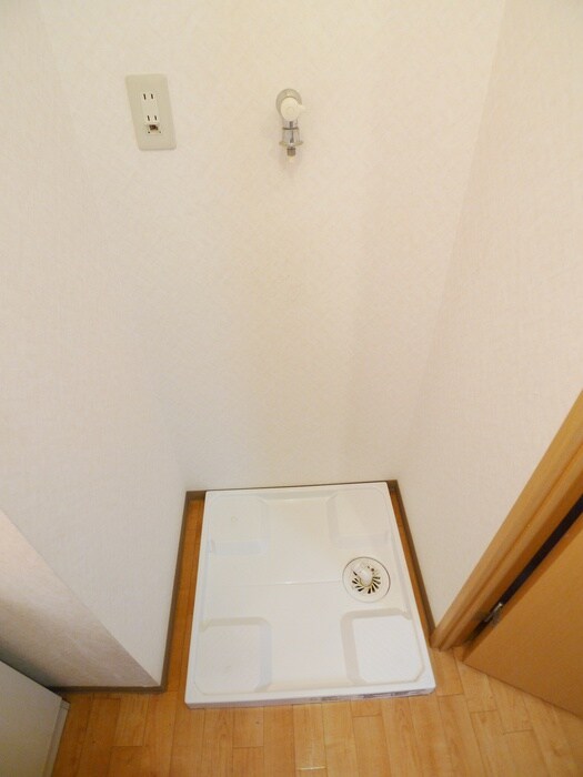 物件内観写真12　(洗濯機置場)