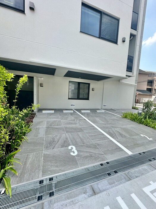 物件外観写真6　(駐車場)