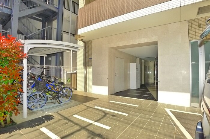 物件外観写真2　(エントランス部分)