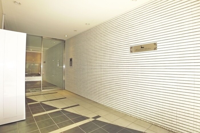 物件外観写真4　(エントランス部分)