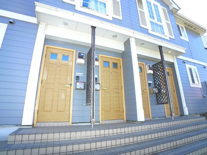 物件外観写真4　(エントランス部分)