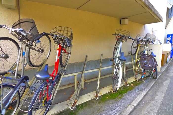 物件外観写真6　(駐輪場)