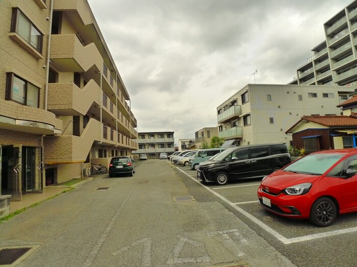 物件外観写真4　(駐車場)