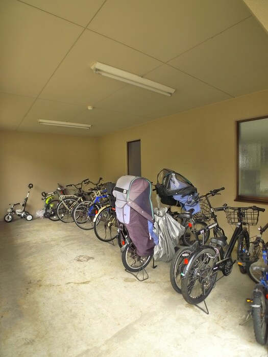 物件外観写真5　(駐輪場)