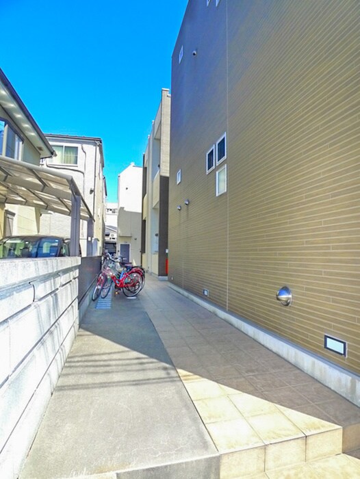 物件外観写真4　(エントランス部分)