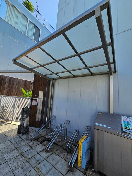 物件外観写真5　(駐輪場)