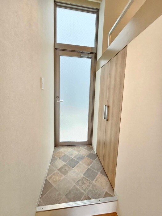 物件内観写真16　(玄関)