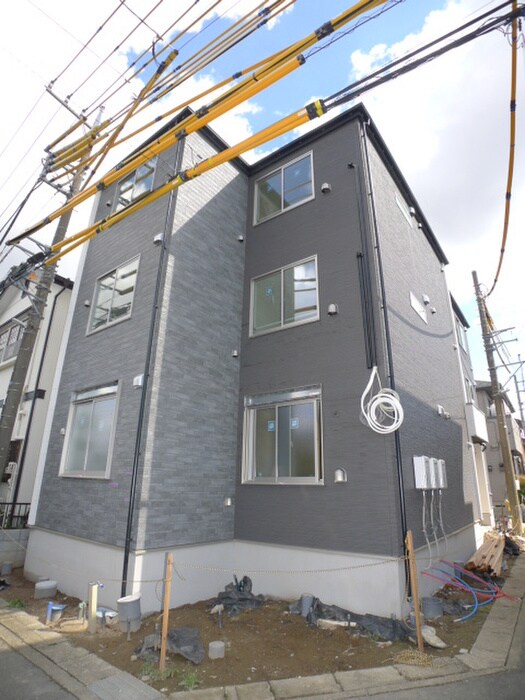 物件外観写真1　(建築中)