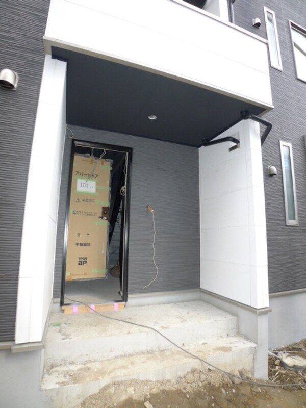 建築中