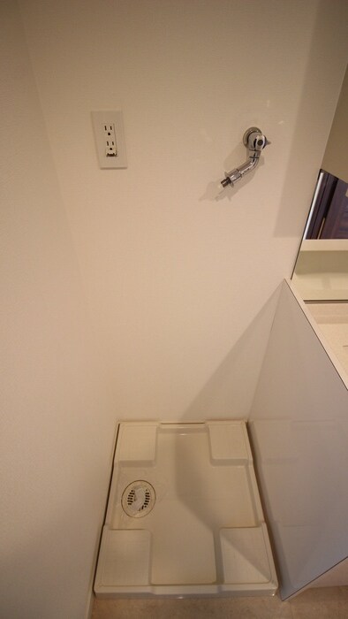 物件内観写真13　(洗濯機置場)