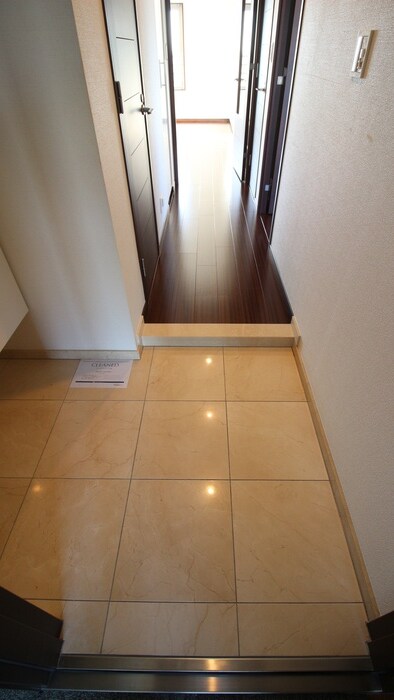 物件内観写真17　(玄関)