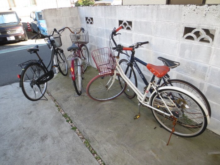 物件外観写真3　(駐輪場)