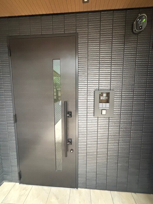 物件外観写真5　(エントランス部分)