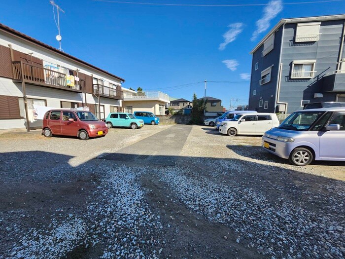 物件外観写真2　(駐車場)