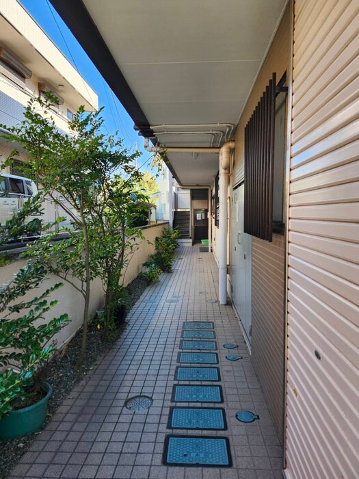 物件外観写真3　(エントランス部分)