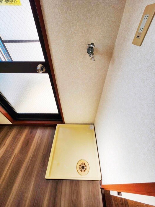 物件内観写真13　(洗濯機置場)