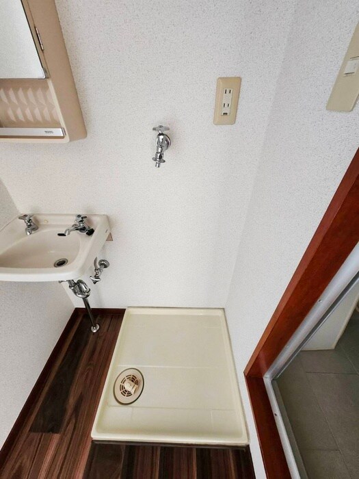 物件内観写真13　(洗濯機置場)