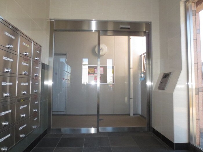 物件外観写真4　(エントランス部分)