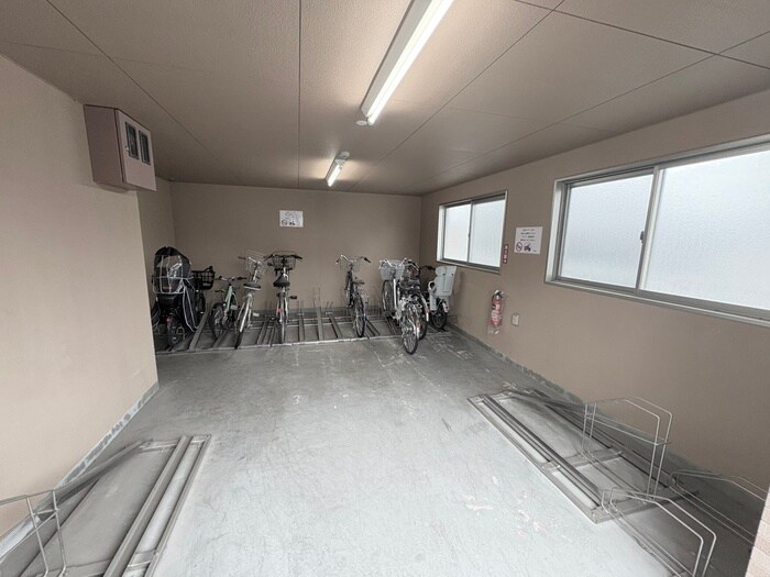 物件外観写真6　(駐輪場)