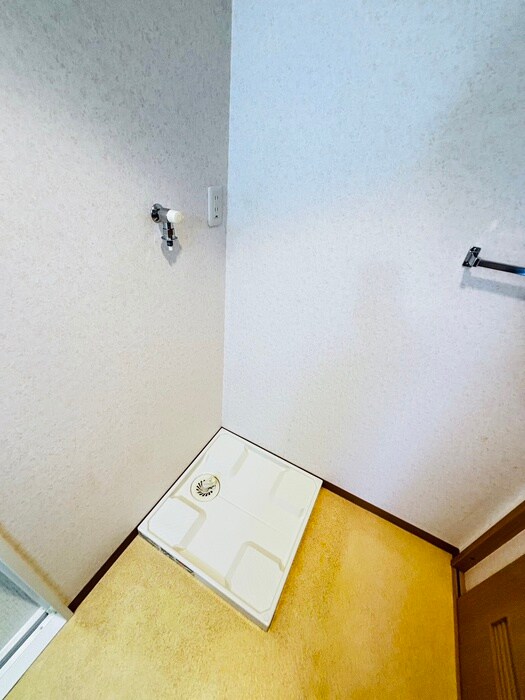 物件内観写真13　(洗濯機置場)