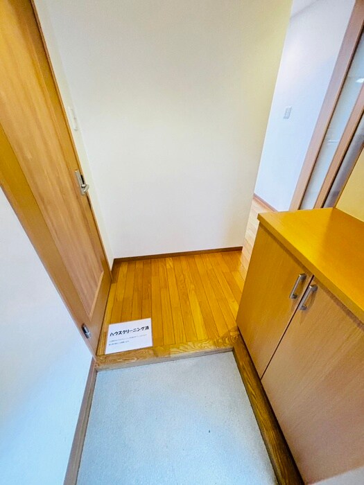 物件内観写真16　(玄関)