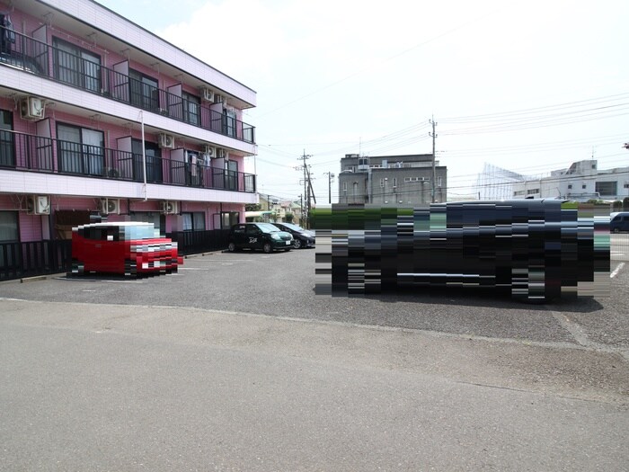 物件外観写真6　(駐車場)