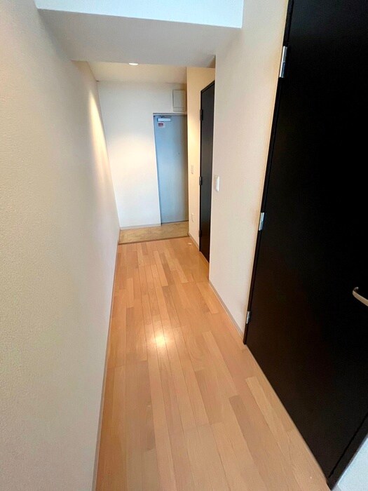 物件内観写真4　(玄関)