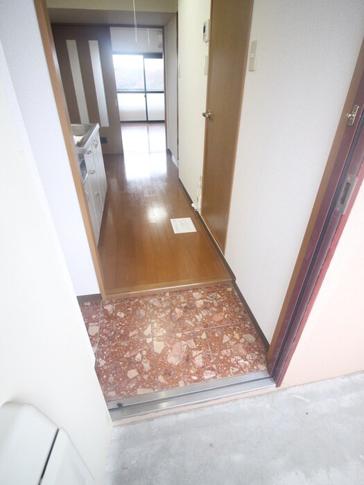 物件内観写真7　(玄関)