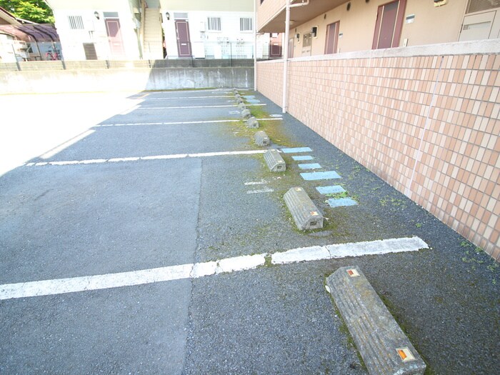 物件外観写真6　(駐車場)
