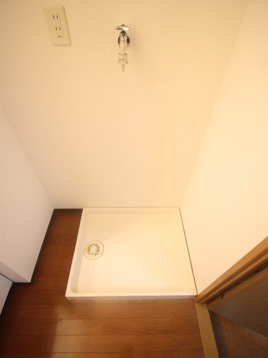 物件内観写真18　(洗濯機置場)