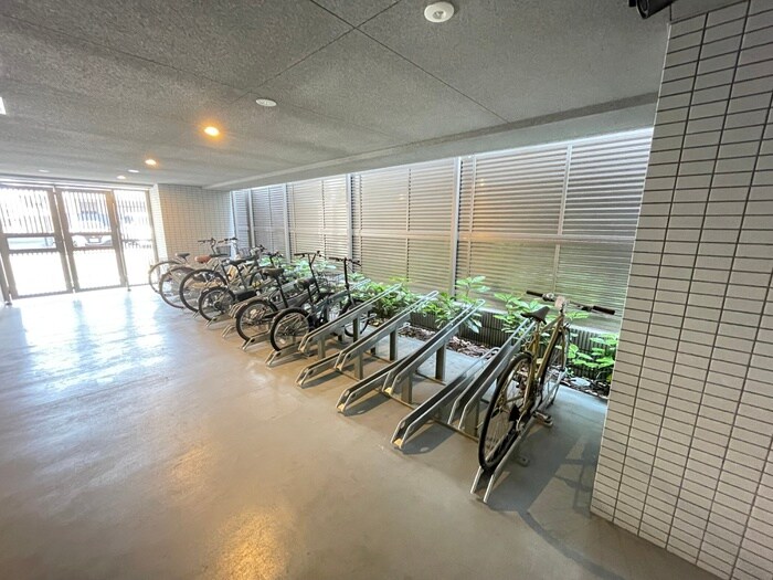 物件外観写真4　(駐輪場)