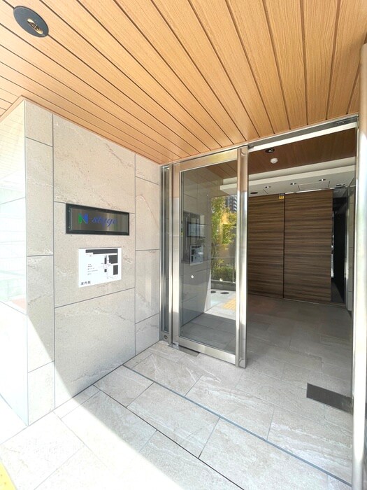 物件外観写真3　(エントランス部分)