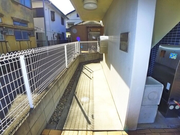 物件外観写真4　(エントランス部分)