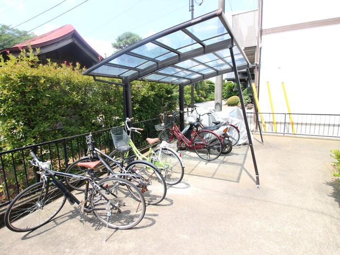 物件外観写真6　(駐輪場)