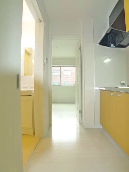 物件内観写真10　(廊下)