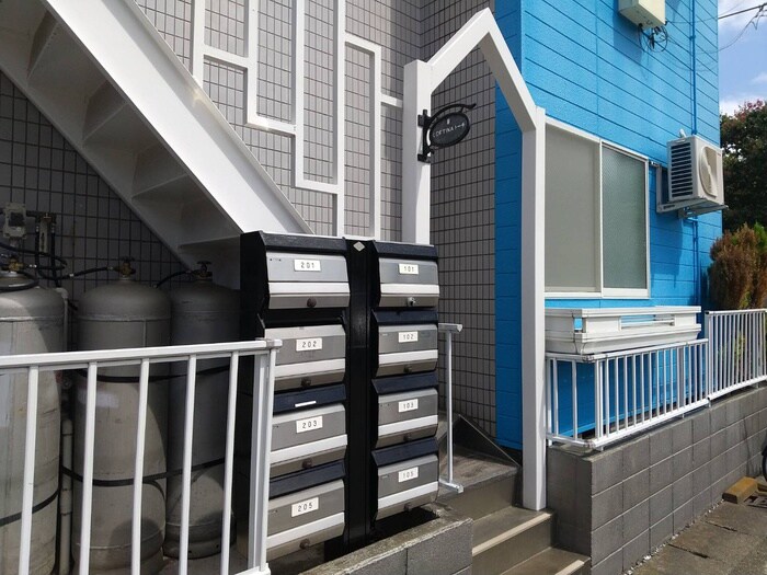 物件外観写真3　(エントランス部分)