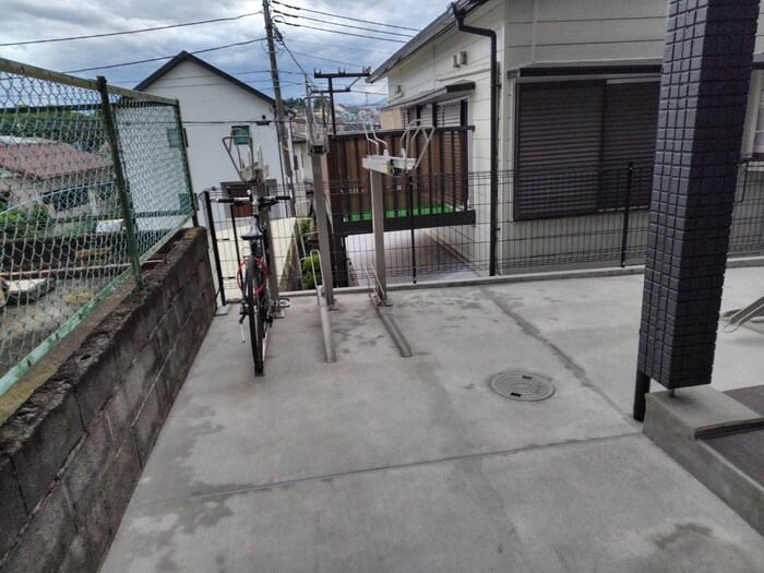 物件外観写真4　(駐輪場)