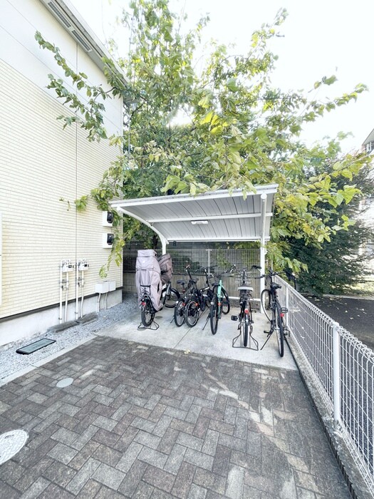物件外観写真4　(駐輪場)