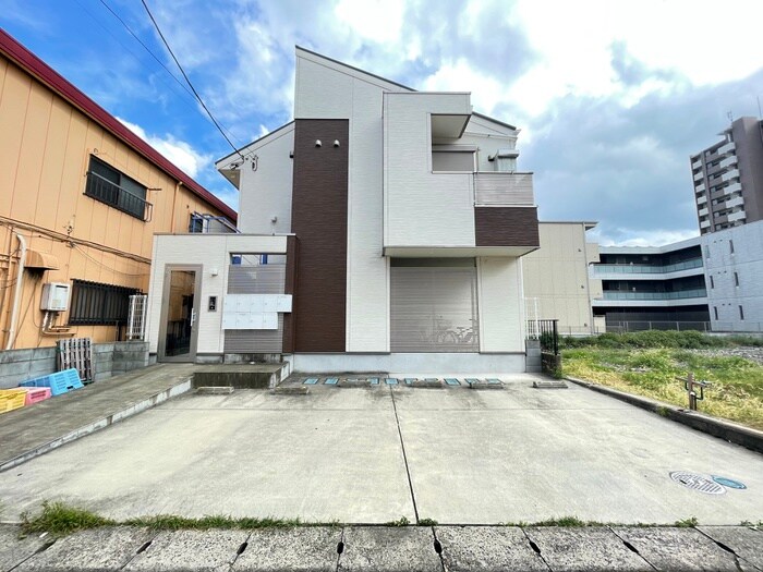 物件外観写真4　(駐車場)