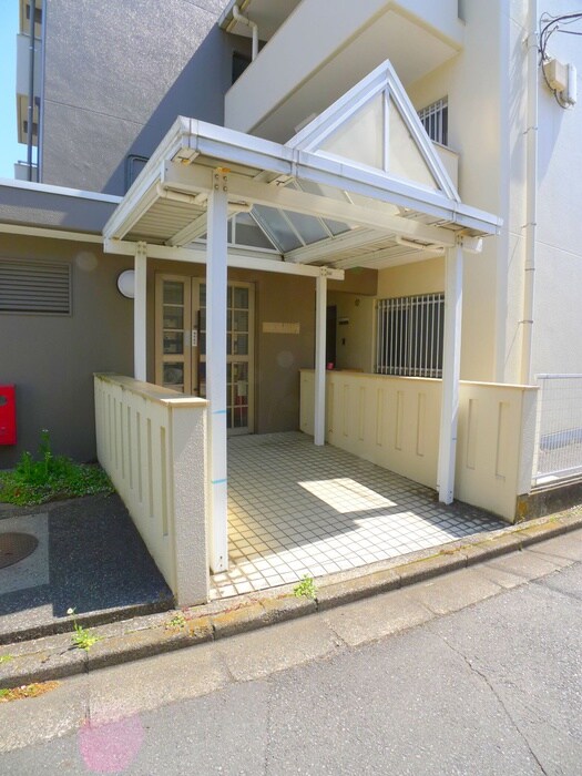 物件外観写真4　(エントランス部分)