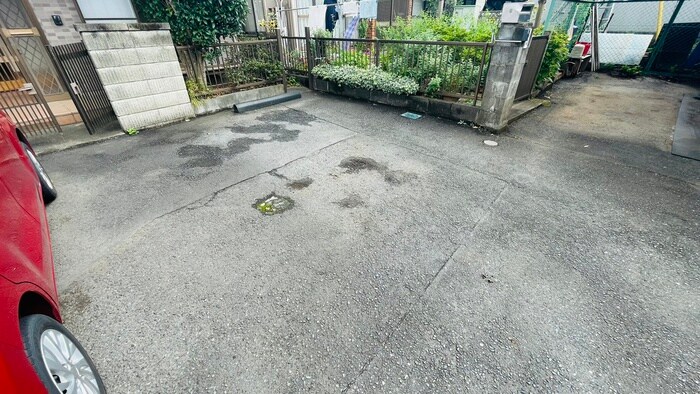 物件外観写真5　(駐車場)
