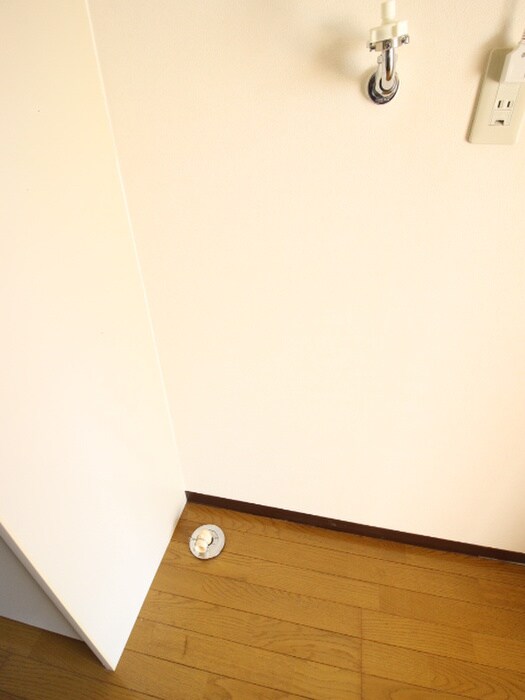 物件内観写真12　(洗濯機置場)