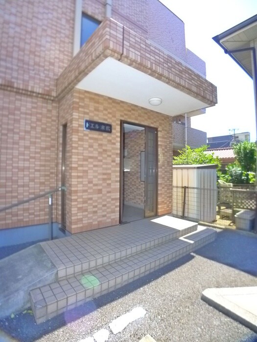 物件外観写真2　(エントランス部分)