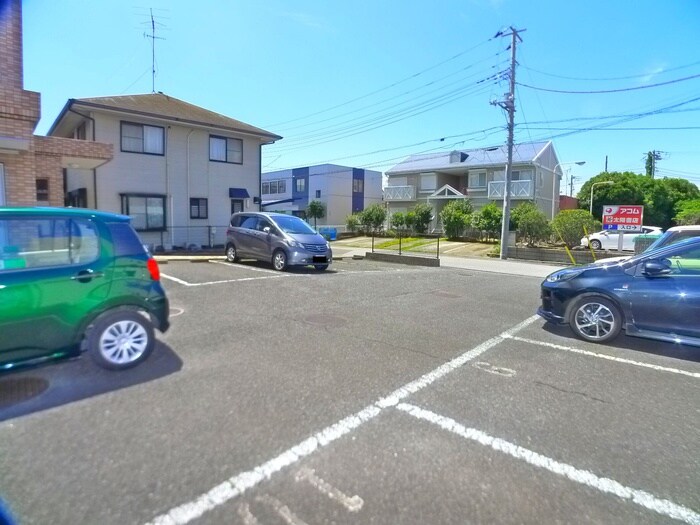 物件外観写真3　(駐車場)