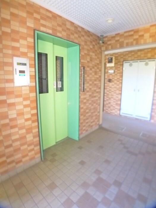 物件外観写真5　(エントランス部分)