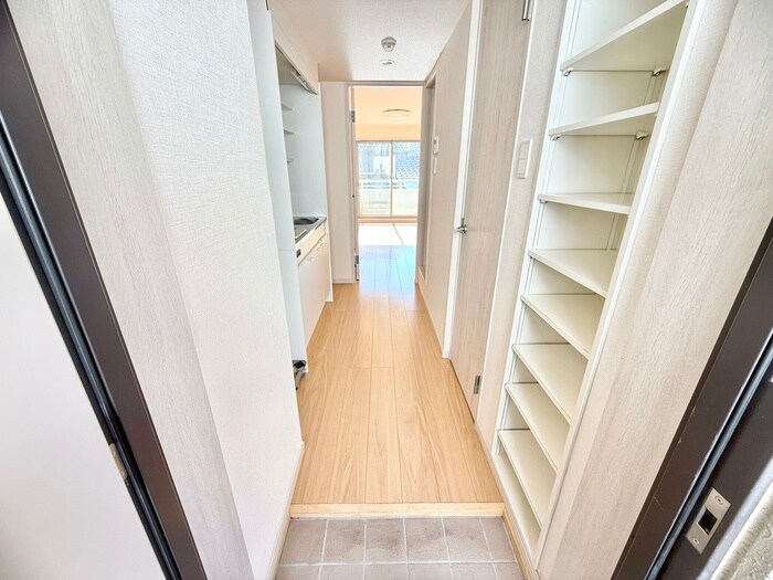 物件内観写真17　(玄関)